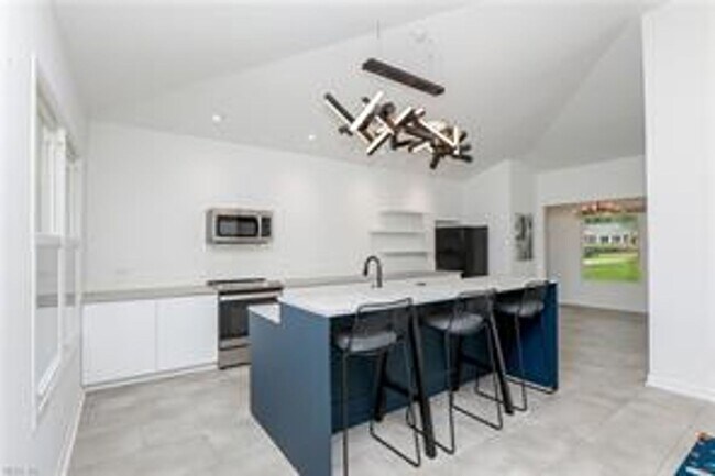 Building Photo - 4 BED/3 BATH LOCATED IN A WATERFRONT COMMUNITY!