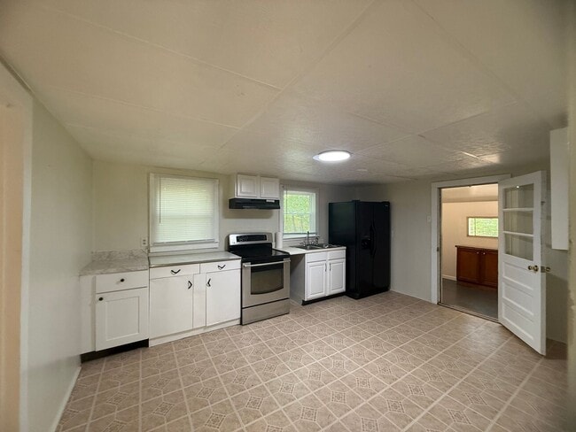 Building Photo - One Story House in Madison Heights