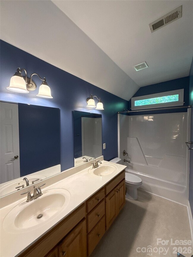 Building Photo - 2649 Willowbrook Dr