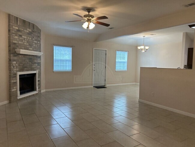 Building Photo - 4910 Parkwood Dr