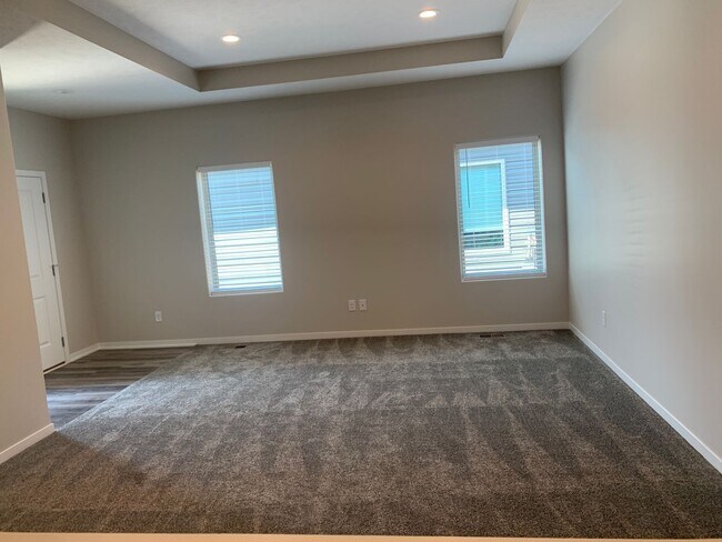 Building Photo - Located in SE Lincoln! Newer ranch townhome with 2 stall garage. Spacious 3 bedrooms/3 bathroom, ...