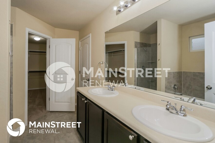 Building Photo - 8939 Hickman Pk