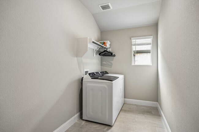 Building Photo - 1107 Emberwood Dr