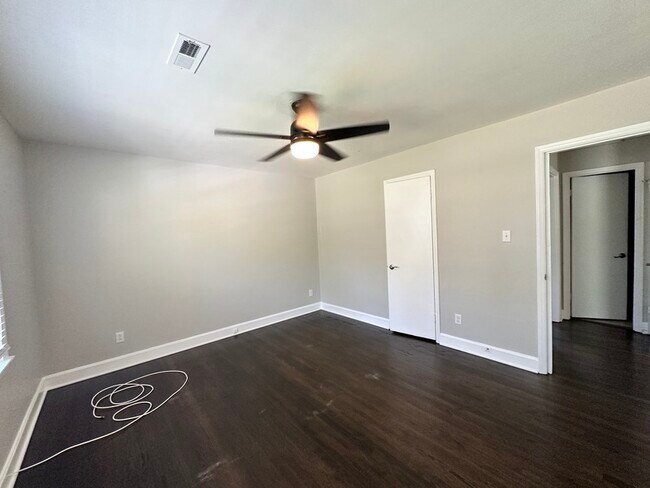 Building Photo - 3011 Amity Garden Ct