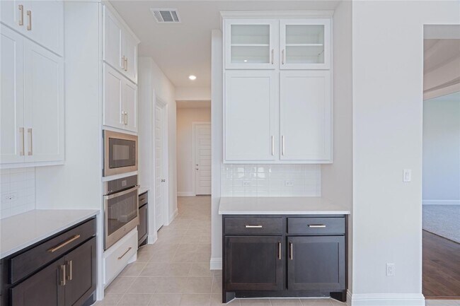 Building Photo - 301 Northcrest Dr
