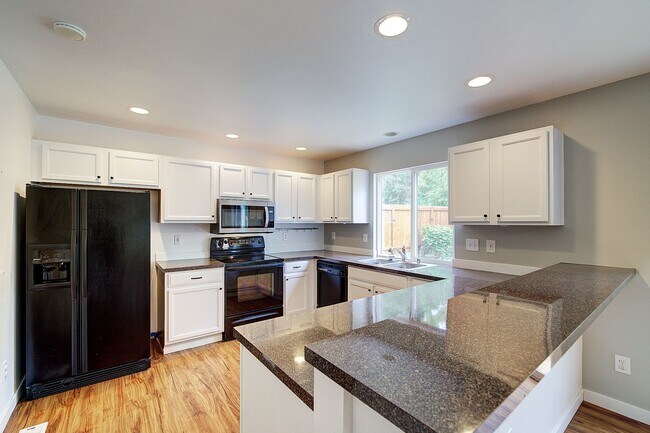 Building Photo - 3Bd/2.5Ba Everett Home