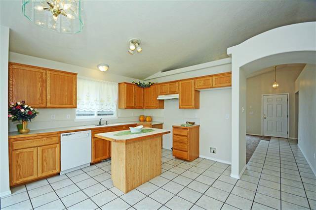 Building Photo - Updated Nampa home just minutes from I-84