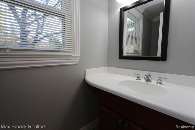 Building Photo - 30024 Beacontree St