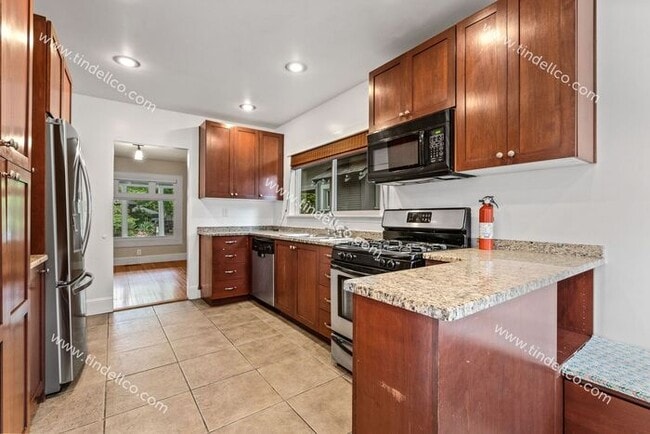 Building Photo - 4 Bedroom, 3 Bathroom Home 3000 + Square feet - A Must See In Abernethy School Boundary