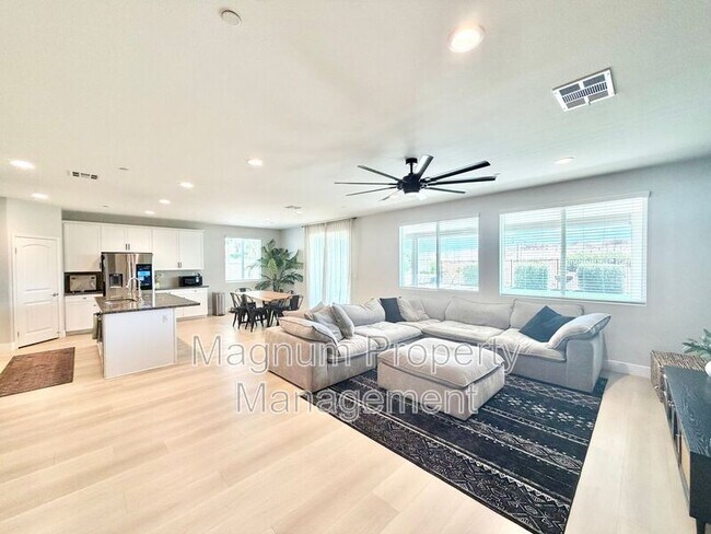 Building Photo - 34257 Swordfern Pl