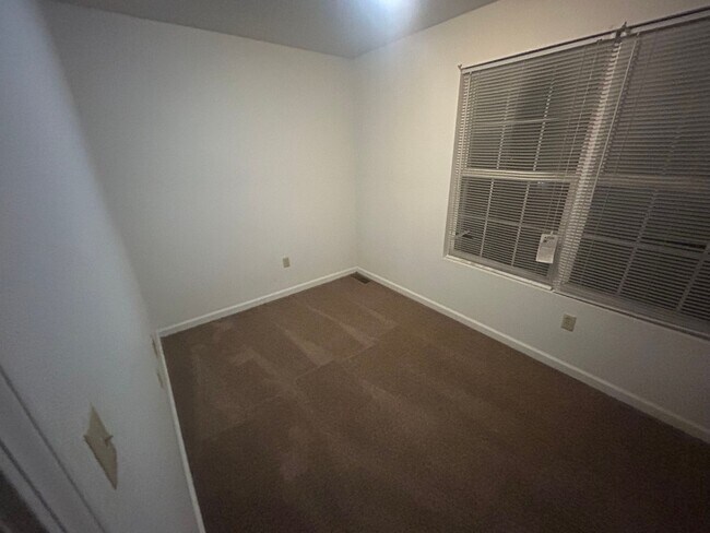 Building Photo - 520 Nova St