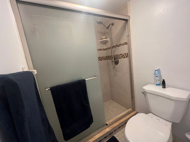Building Photo - Furnished 2 bedroom 2 Bath condo in a Wond...