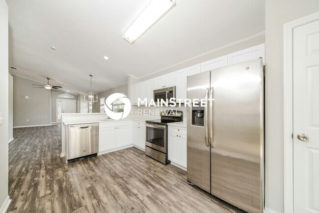 Building Photo - 3 Bedroom Pet-Friendly Home in Palmetto, FL with Main Street Renewal