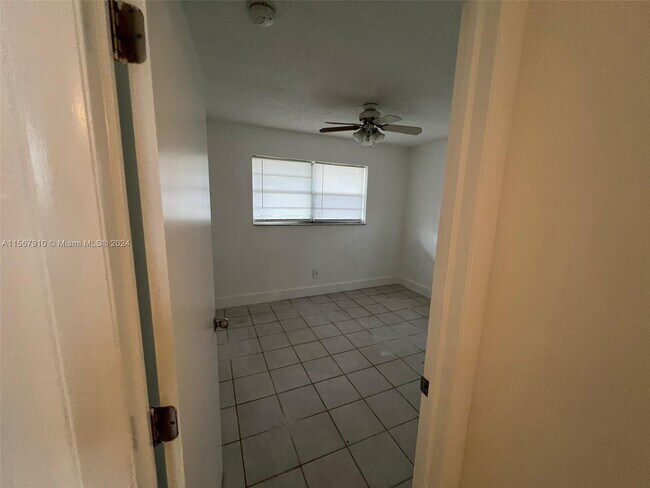 Building Photo - 715 NW 15th Terrace