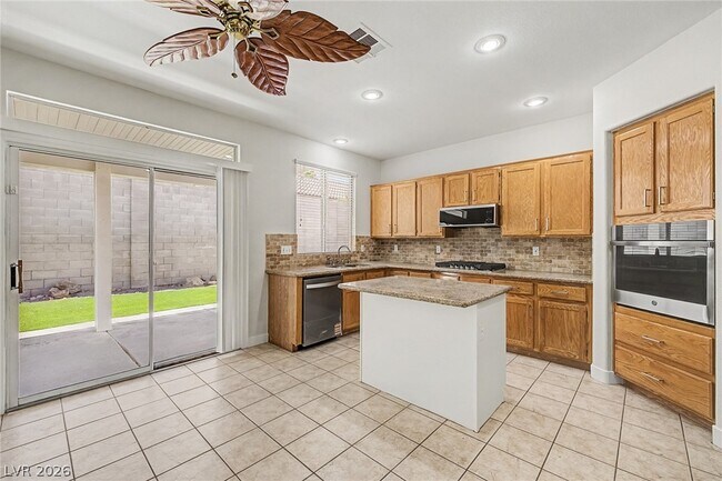 Building Photo - 571 Kavanagh Pl