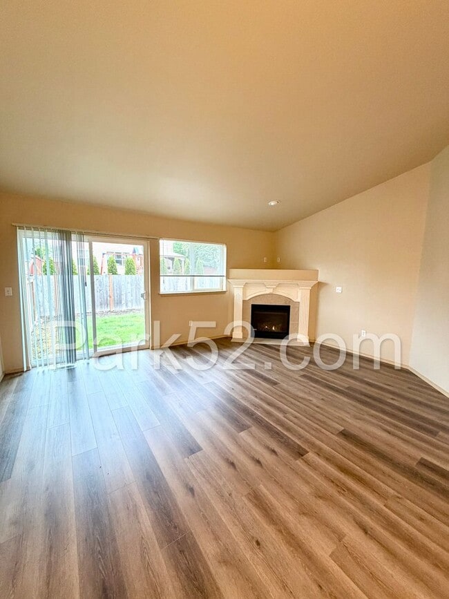 Building Photo - 3-Bedroom Duplex Home - Gated Community - South Hill