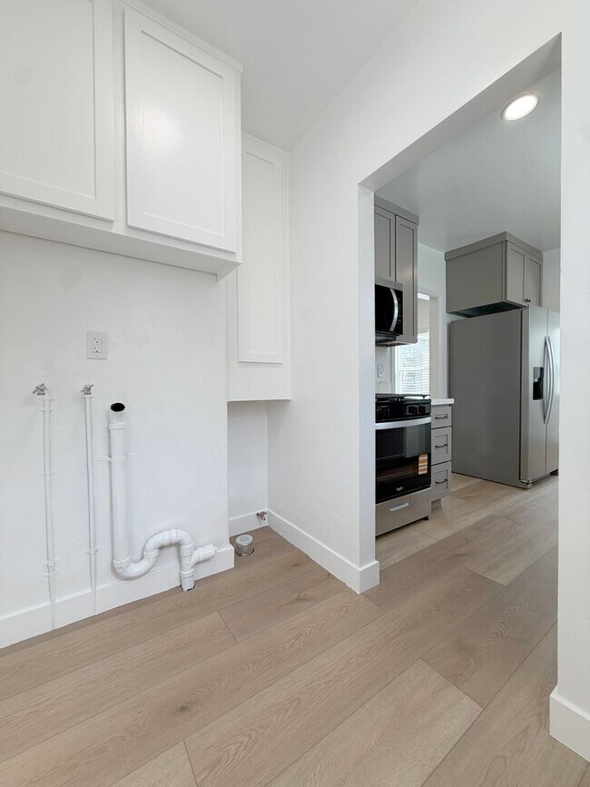 Building Photo - Alhambra Dr