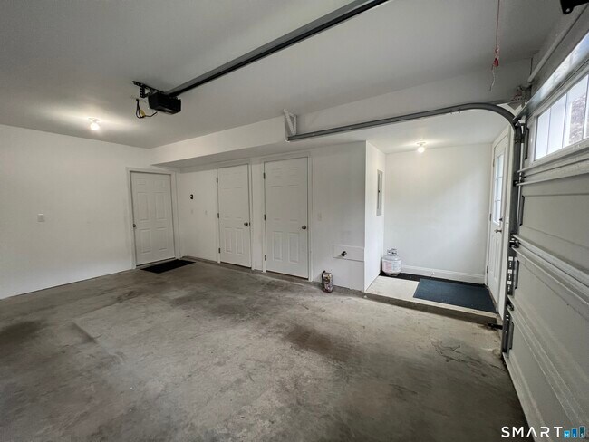 Building Photo - 35 Ringgold St