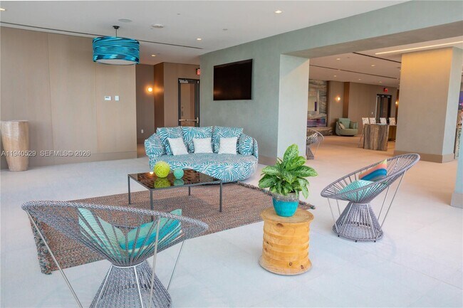 Building Photo - 700 NE 26th Terrace