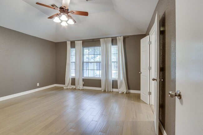 Building Photo - Spacious Retreat with a Park-Like Backyard