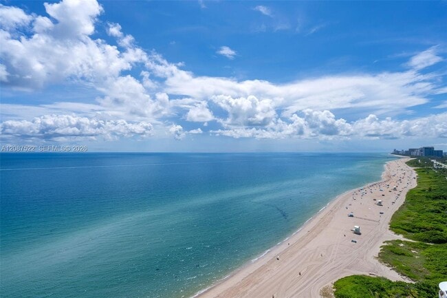 Building Photo - 15701 Collins Ave