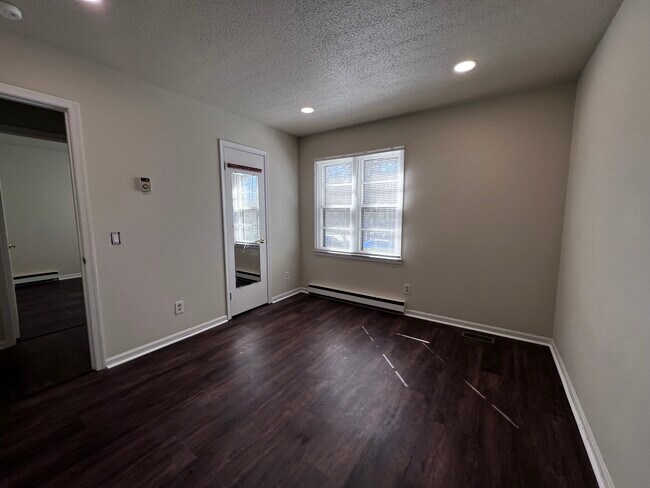 Building Photo - 7400 Barberry Ct