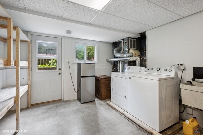 Building Photo - 234 S Cedarcrest Dr