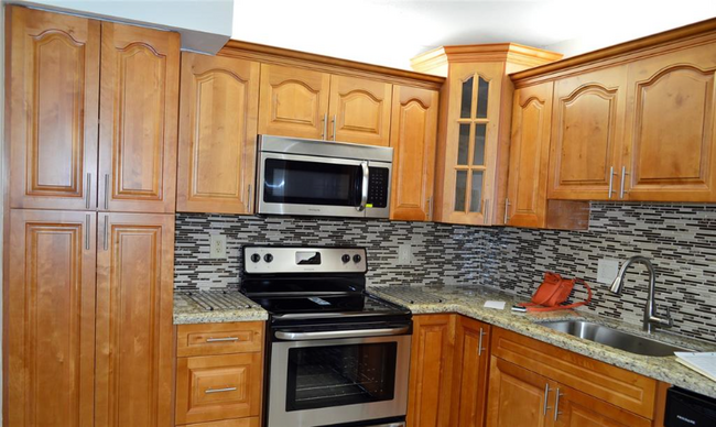 Building Photo - 305 Lakeview Dr