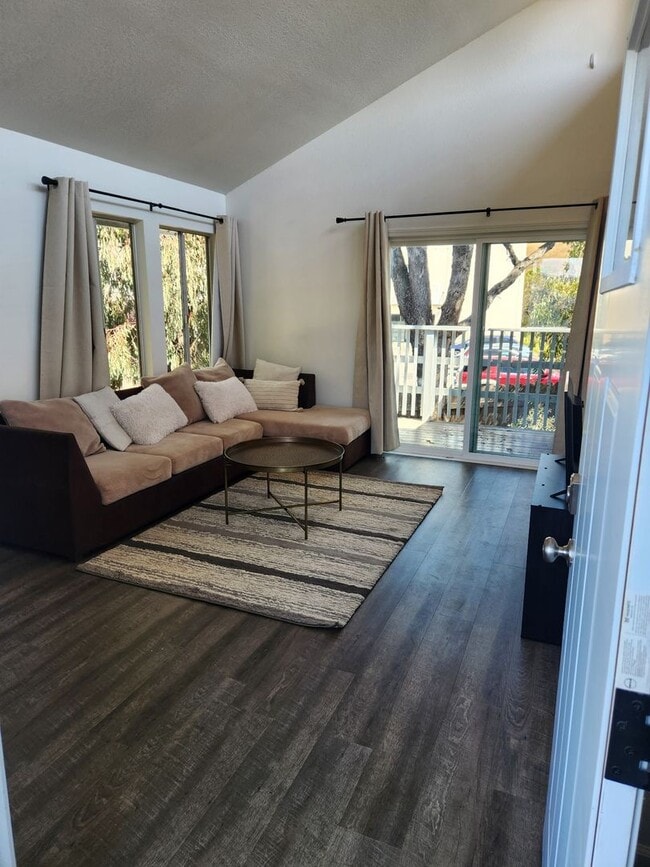 Building Photo - 4 bedroom, 2 bathroom home for rent off of Higuera Street