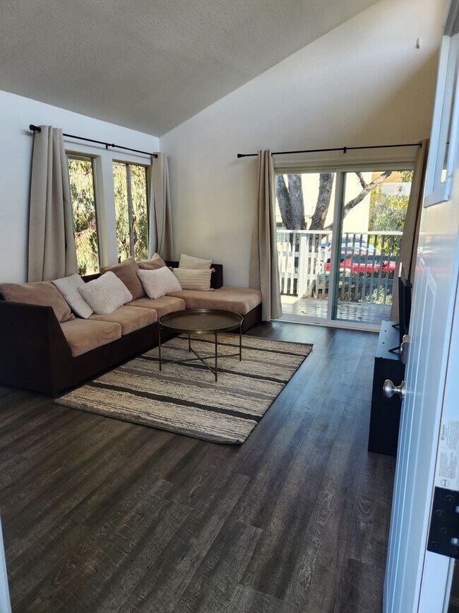 Building Photo - 4bd/2ba House w/ Bonus Kitchenette