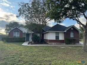 Building Photo - 521 Woodlake Dr