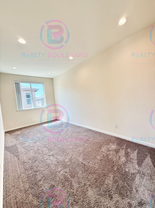 Building Photo - Modern Comfort and Convenience: Stylish 2-Bedroom 2.5 Bathroom Condo in Carson City