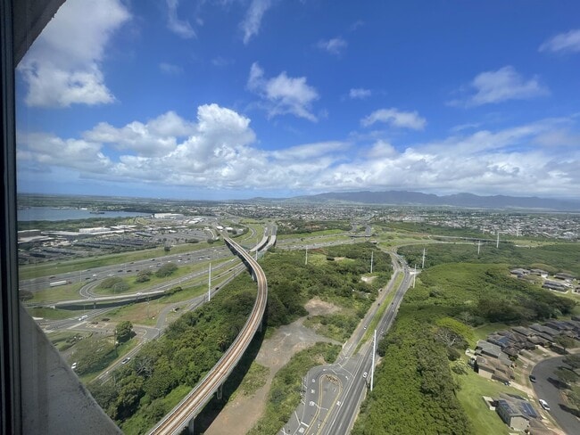 Building Photo - 1060 Kamehameha Hwy