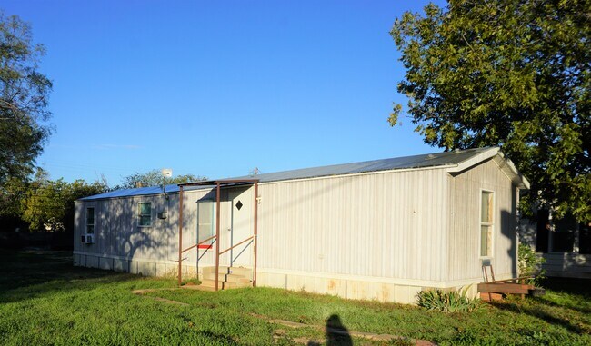 Primary Photo - 410 S Elm St