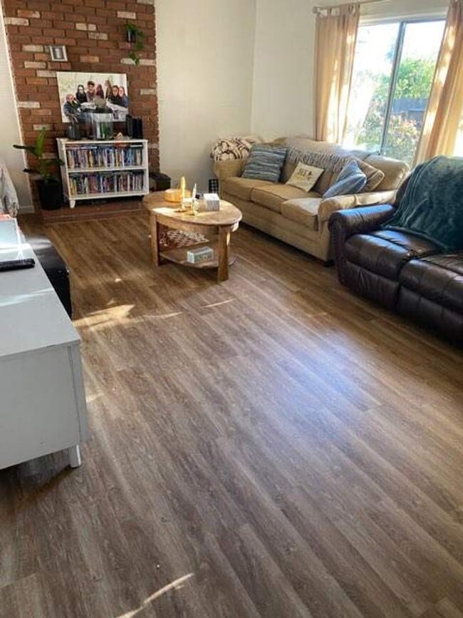 Building Photo - Off of Highland Drive close to cal poly! Approx 2000 feet to Highland Drive Cal Poly Entrance!