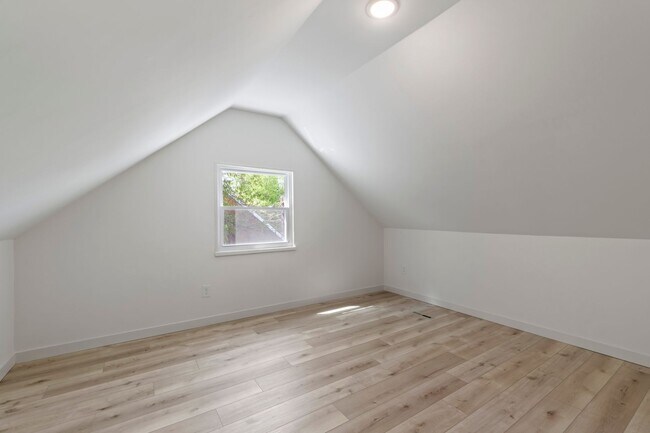 Building Photo - READY NOW!! FULLY RENOVATED 3 Bedroom in PENN HILLS