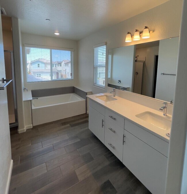 Building Photo - 2014 N Ralph Ln
