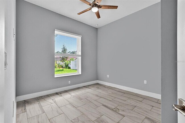 Building Photo - 70 Bannbury Ln