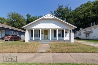 Building Photo - Spacious 2 Bed + Flex Space – Perfect Room...