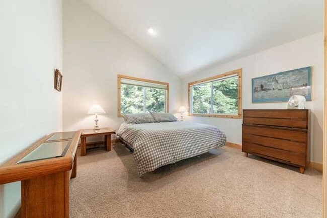 Building Photo - 11400 Thelin Dr