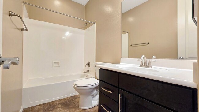 Building Photo - Upgraded kitchen and lots of sq ft in Verrado!