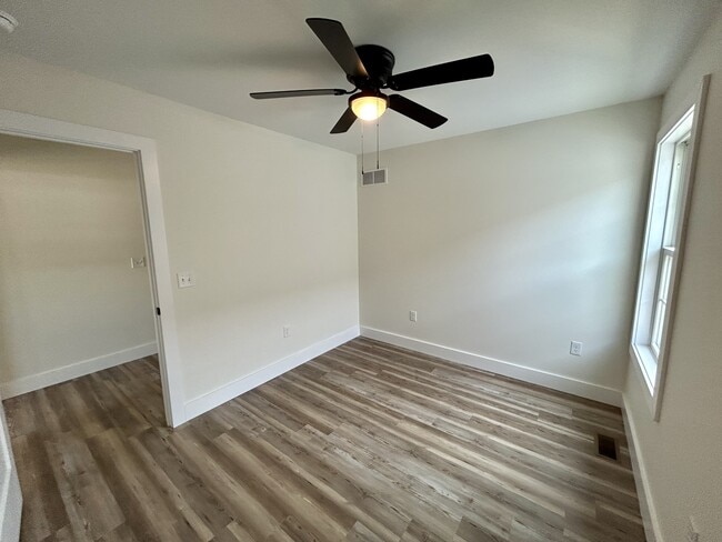 Building Photo - 112 State Hwy 1611