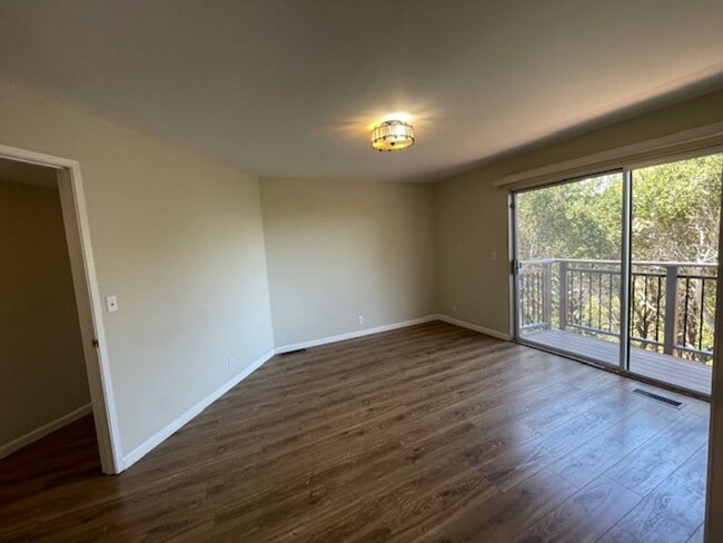 Building Photo - 27 Whitman Ct