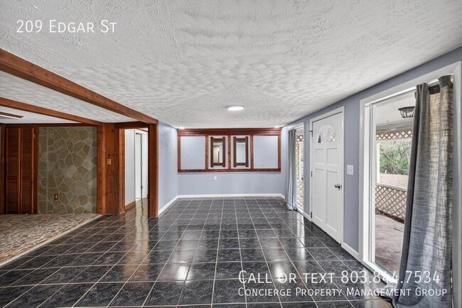 Building Photo - 209 Edgar St
