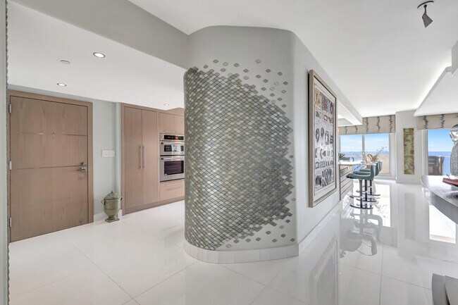 Building Photo - 4301 N Ocean Blvd