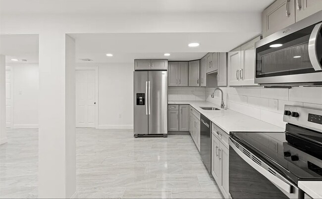 Building Photo - 320 Malden St