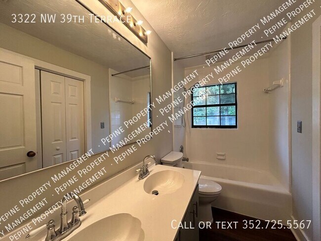 Building Photo - 3322 NW 39th Ter