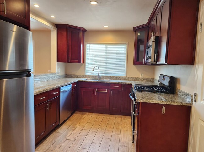 Building Photo - 1605 Flores St