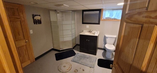 Building Photo - Duluth, MN - 4 bedroom - 2 bathroom