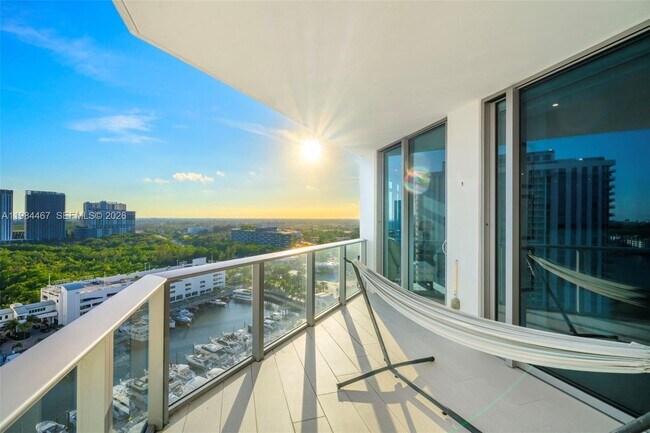 Building Photo - 17301 Biscayne Blvd